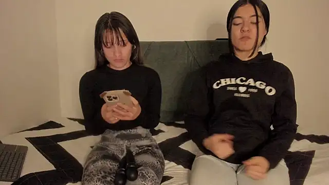 Snapshot of Gabby_and_Alice chatting on 11.06.25 Gabby and Alice online show from 11.06.25