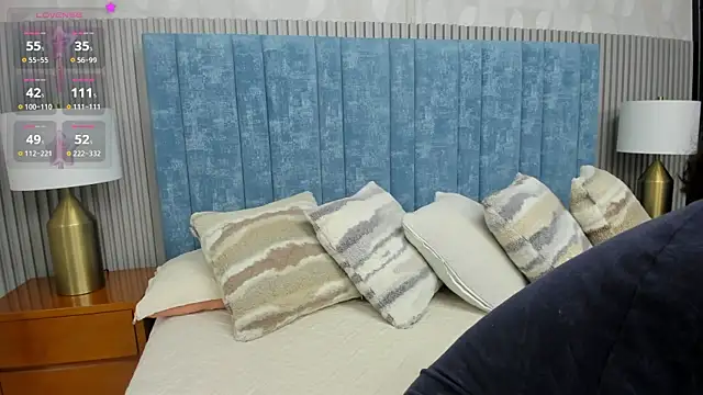 pretty sunlight  online show from 10.16.25