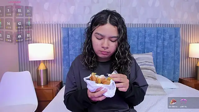 pretty sunlight  online show from 03.13.26