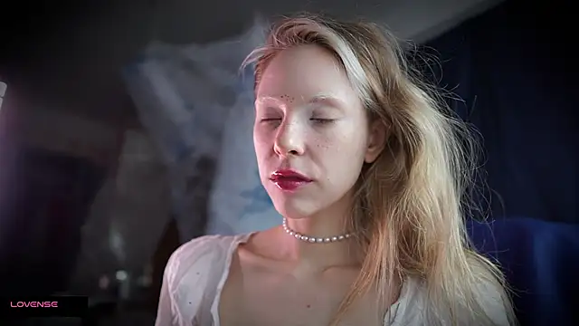  Phantom thread  online show from 11.10.25