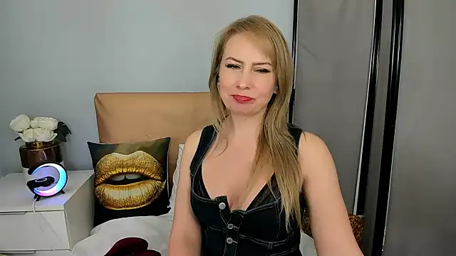 LatoyaRose online show from 02.01.25