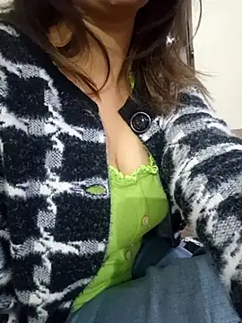 Snapshot of MIss-Naina chatting on 02.14.25 MIss-Naina online show from 02.14.25