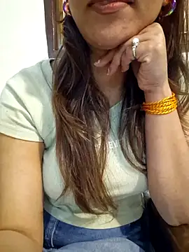 Snapshot of MIss-Naina chatting on 02.15.25 MIss-Naina online show from 02.15.25