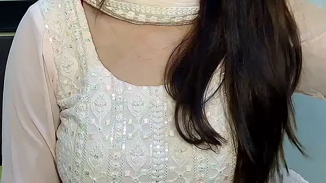 Snapshot of MIss-Naina chatting on 09.29.25 MIss-Naina online show from 09.29.25