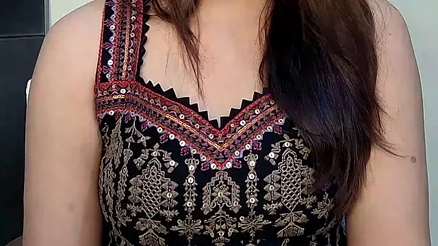 Snapshot of MIss-Naina chatting on 10.25.25 MIss-Naina online show from 10.25.25