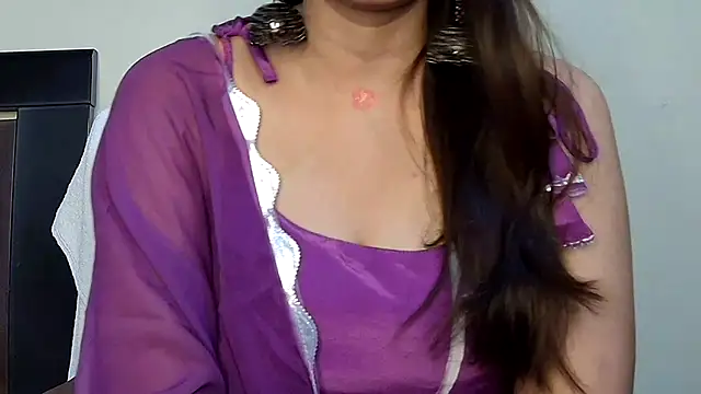 Snapshot of MIss-Naina chatting on 10.29.25 MIss-Naina online show from 10.29.25