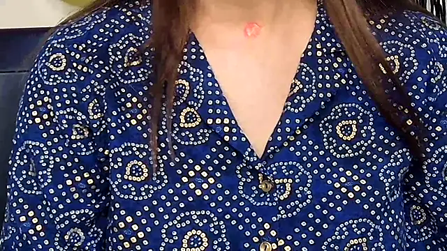 Snapshot of MIss-Naina chatting on 11.04.25 MIss-Naina online show from 11.04.25