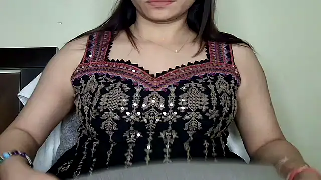 Snapshot of MIss-Naina chatting on 11.29.25 MIss-Naina online show from 11.29.25