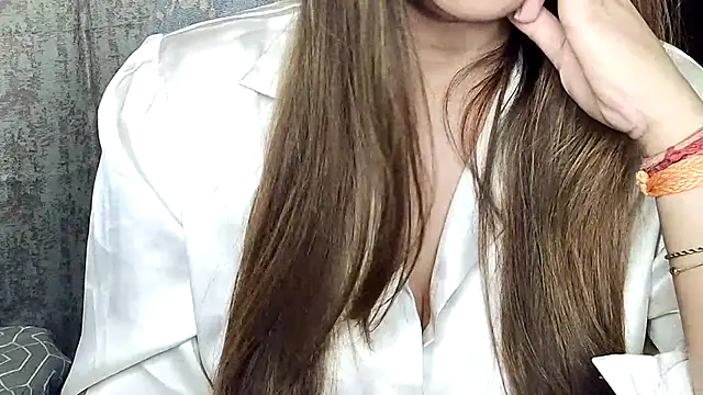 Snapshot of MIss-Naina chatting on 06.19.26 MIss-Naina online show from 06.19.26