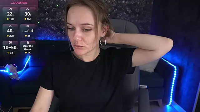 Snapshot of MaribelRiverr_ chatting on 12.15.24 MaribelRiverr online show from 12.15.24