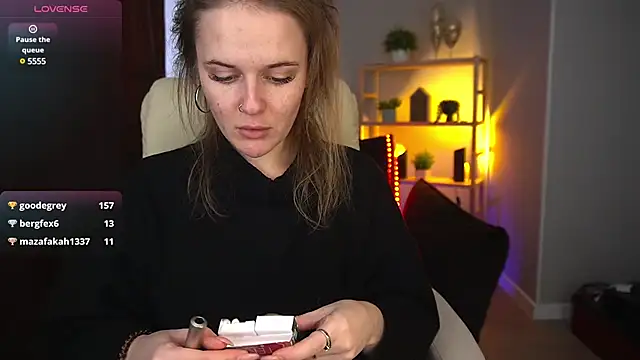 Snapshot of MaribelRiverr_ chatting on 12.16.24 MaribelRiverr online show from 12.16.24