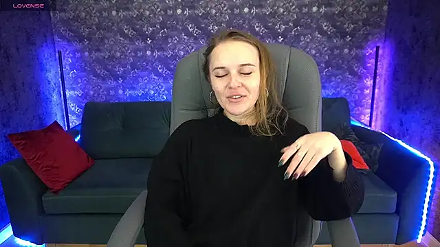 Snapshot of MaribelRiverr_ chatting on 12.19.24 MaribelRiverr online show from 12.19.24