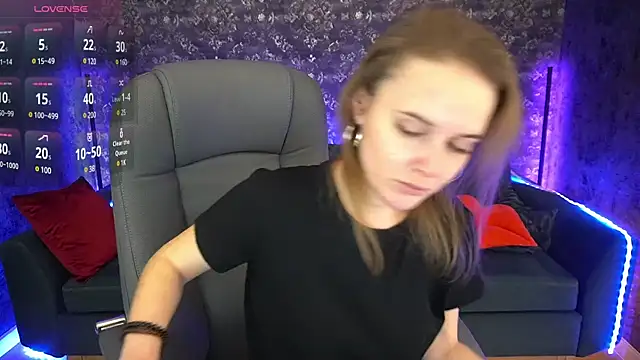 Snapshot of MaribelRiverr_ chatting on 12.19.24 MaribelRiverr online show from 12.19.24