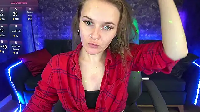 Snapshot of MaribelRiverr_ chatting on 12.20.24 MaribelRiverr online show from 12.20.24