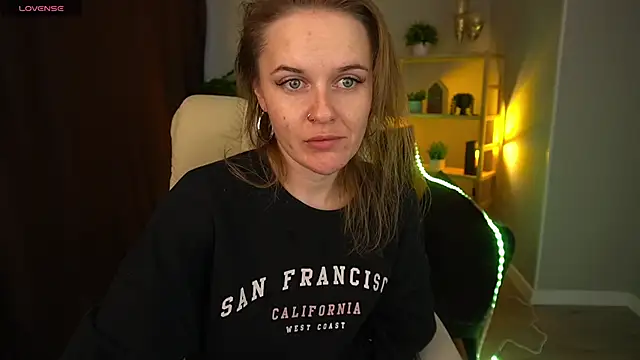 Snapshot of MaribelRiverr_ chatting on 12.21.24 MaribelRiverr online show from 12.21.24