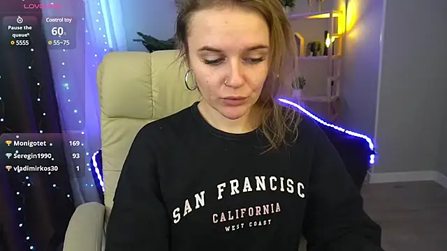 Snapshot of MaribelRiverr_ chatting on 12.26.24 MaribelRiverr online show from 12.26.24