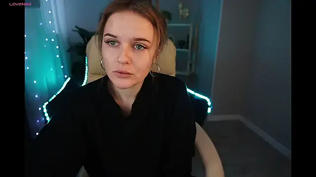 Snapshot of MaribelRiverr_ chatting on 12.27.24 MaribelRiverr online show from 12.27.24