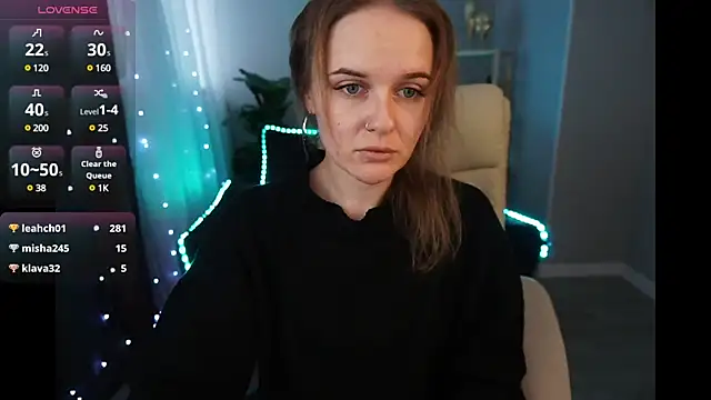 Snapshot of MaribelRiverr_ chatting on 12.27.24 MaribelRiverr online show from 12.27.24