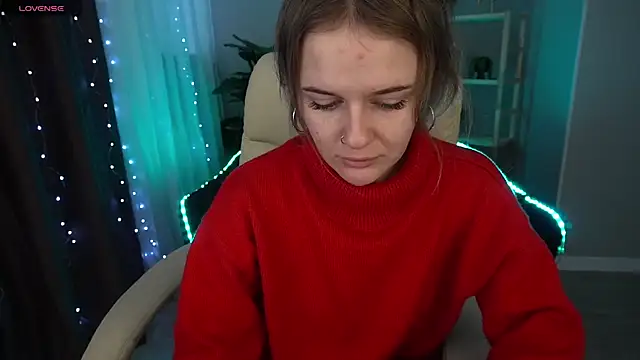 Snapshot of MaribelRiverr_ chatting on 12.30.24 MaribelRiverr online show from 12.30.24