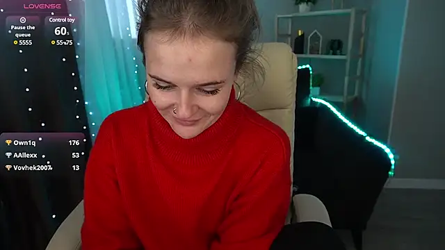 Snapshot of MaribelRiverr_ chatting on 12.30.24 MaribelRiverr online show from 12.30.24