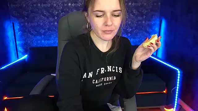 Snapshot of MaribelRiverr_ chatting on 02.10.25 MaribelRiverr online show from 02.10.25