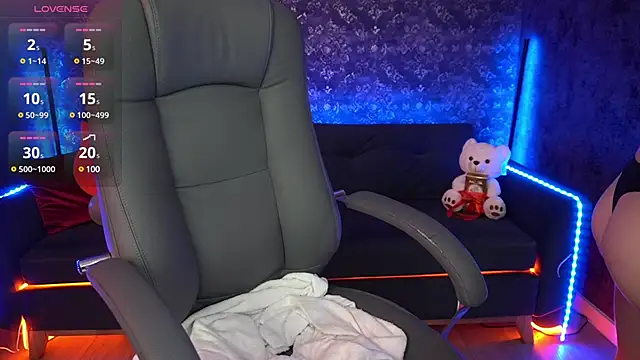 Snapshot of MaribelRiverr_ chatting on 02.11.25 MaribelRiverr online show from 02.11.25