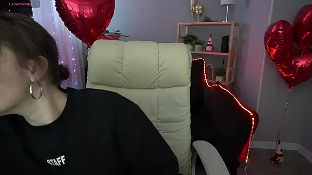 Snapshot of MaribelRiverr_ chatting on 02.15.25 MaribelRiverr online show from 02.15.25