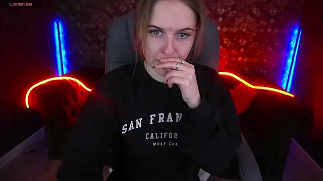 Snapshot of MaribelRiverr_ chatting on 03.23.25 MaribelRiverr online show from 03.23.25