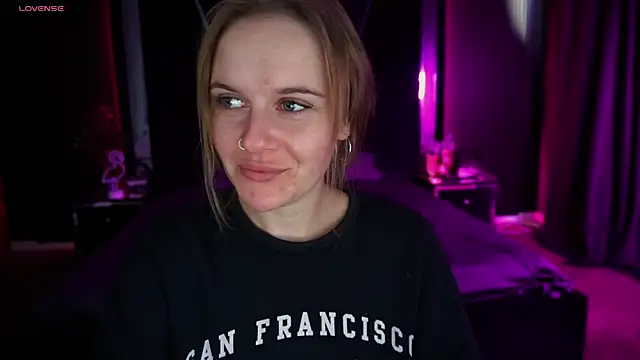 Snapshot of MaribelRiverr_ chatting on 09.12.25 MaribelRiverr online show from 09.12.25