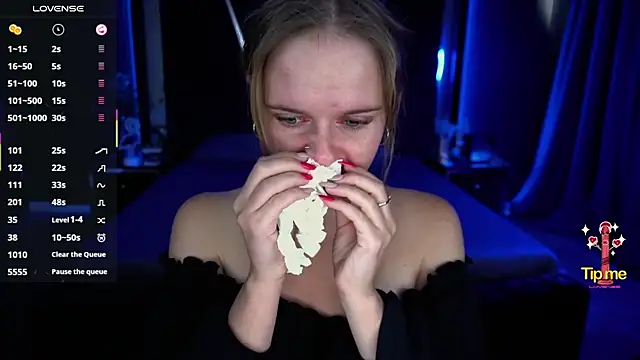 Snapshot of MaribelRiverr_ chatting on 09.15.25 MaribelRiverr online show from 09.15.25