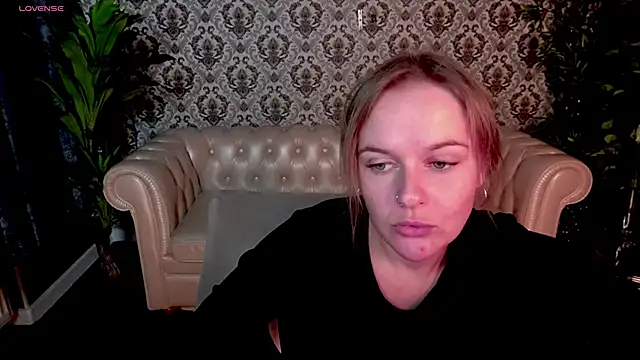 Snapshot of MaribelRiverr_ chatting on 09.21.25 MaribelRiverr online show from 09.21.25