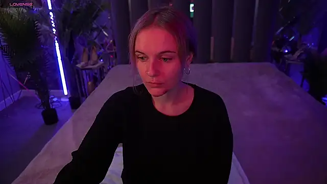 Snapshot of MaribelRiverr_ chatting on 10.03.25 MaribelRiverr online show from 10.03.25