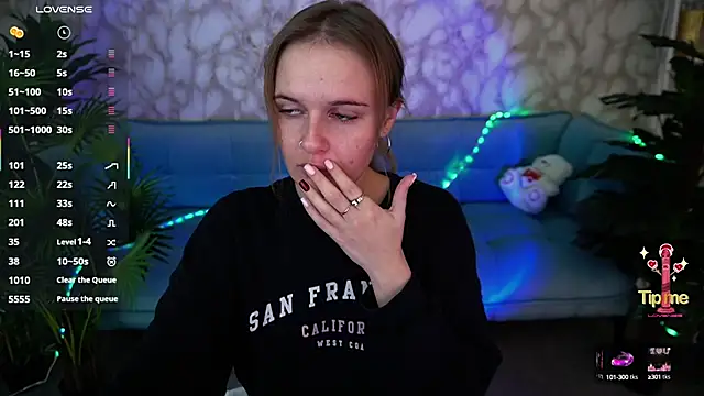 Snapshot of MaribelRiverr_ chatting on 10.05.25 MaribelRiverr online show from 10.05.25