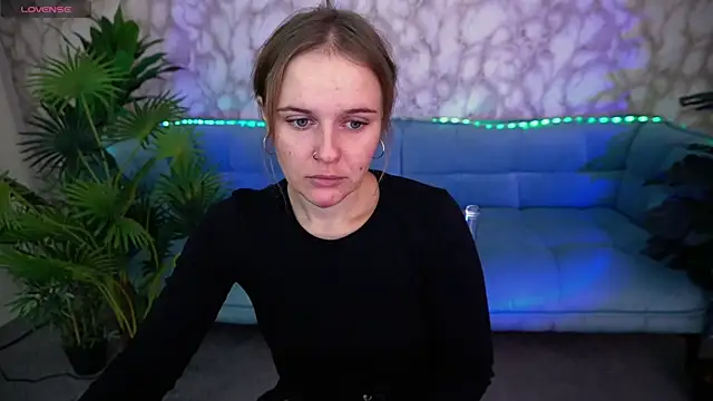 Snapshot of MaribelRiverr_ chatting on 10.06.25 MaribelRiverr online show from 10.06.25