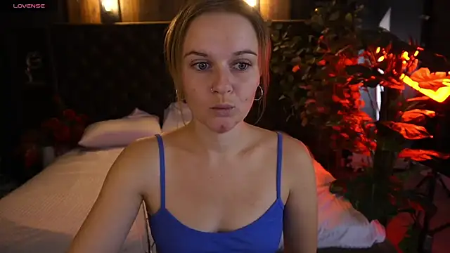 Snapshot of MaribelRiverr_ chatting on 10.12.25 MaribelRiverr online show from 10.12.25