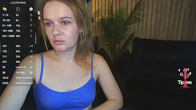 Snapshot of MaribelRiverr_ chatting on 10.13.25 MaribelRiverr online show from 10.13.25