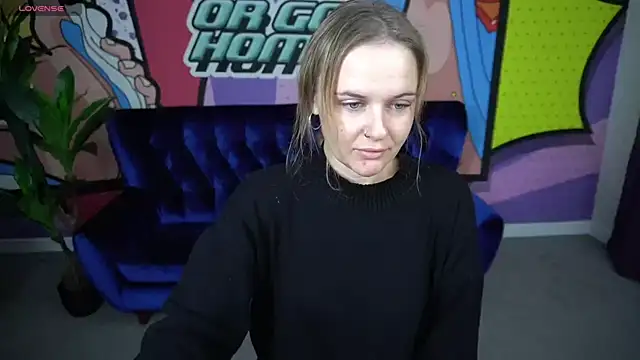 Snapshot of MaribelRiverr_ chatting on 10.19.25 MaribelRiverr online show from 10.19.25