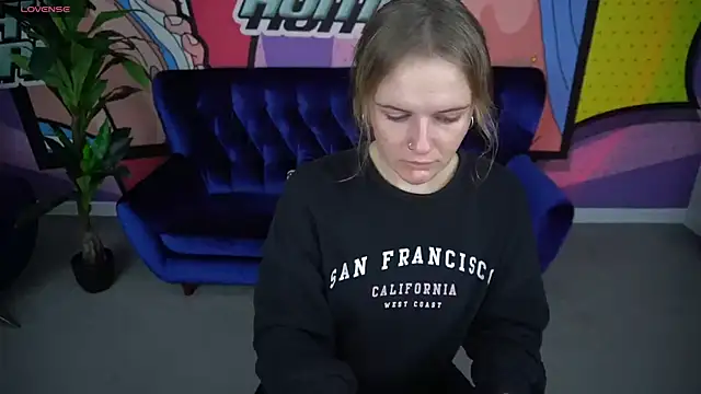 Snapshot of MaribelRiverr_ chatting on 10.21.25 MaribelRiverr online show from 10.21.25