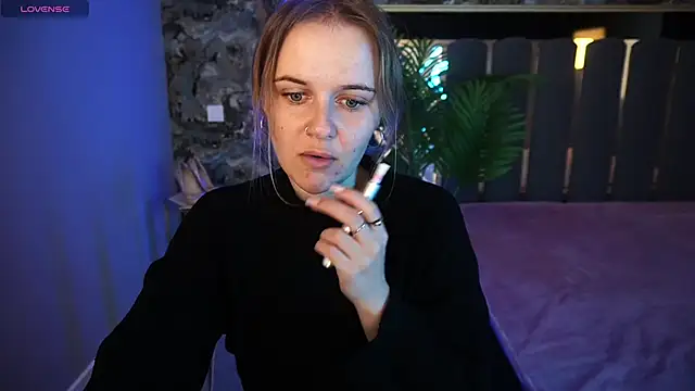 Snapshot of MaribelRiverr_ chatting on 11.04.25 MaribelRiverr online show from 11.04.25