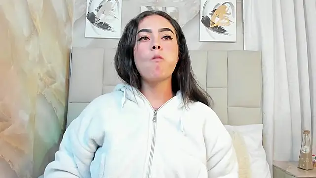 Jaslyn  Smith online show from 11.06.25