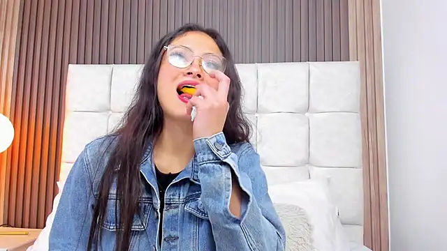 Jaslyn  Smith online show from 07.20.26