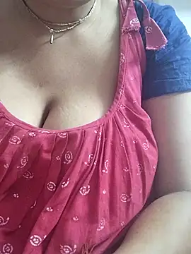 Snapshot of miss-Riy chatting on 03.05.25 miss-Riy online show from 03.05.25