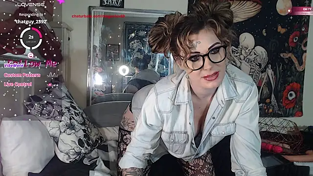 Snapshot of meganluv69 chatting on 12.27.24 meganluv69 online show from 12.27.24