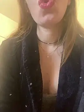 Snapshot of EvaRush chatting on 02.28.25 EvaRush online show from 02.28.25