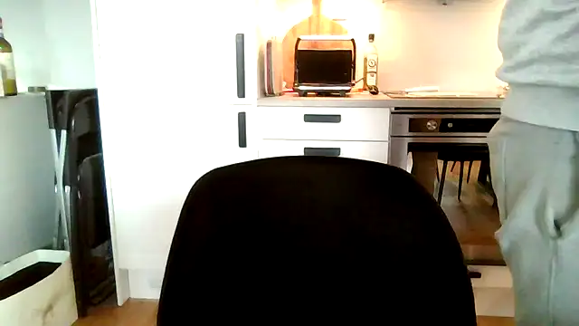 Snapshot of aleksergira chatting on 12.11.24 aleksergira online show from 12.11.24