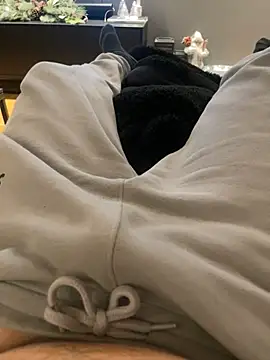 Snapshot of aleksergira chatting on 01.01.25 aleksergira online show from 01.01.25