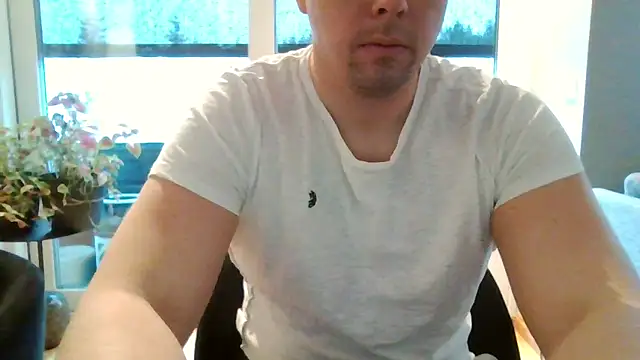 Snapshot of aleksergira chatting on 02.03.25 aleksergira online show from 02.03.25