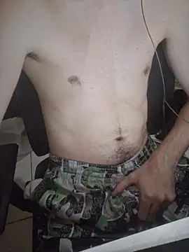 Snapshot of OliverWtdh chatting on 03.26.26 OliverWtdh online show from 03.26.26