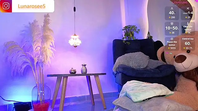 LunaRose5 online show from 10.17.25