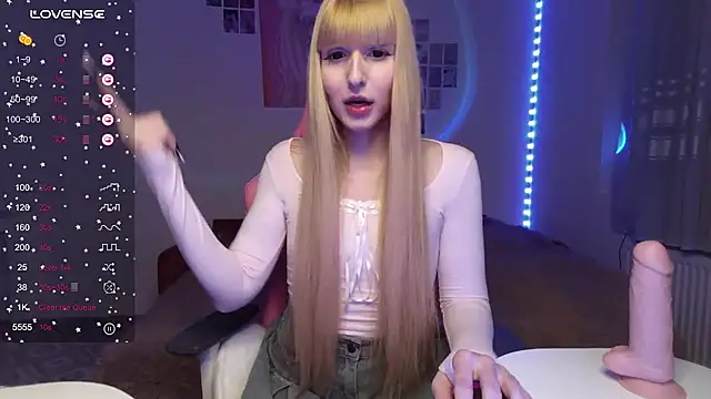 Snapshot of joy_pretty chatting on 01.22.25 joy pretty online show from 01.22.25
